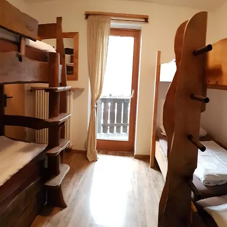 Tonihuette Lodge